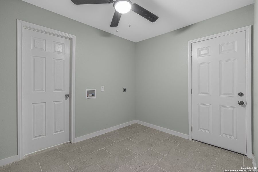 Spacious, unfurnished interior of a new home in , Laredo (Image 8).