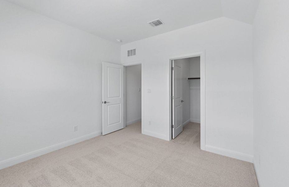 Spacious, unfurnished interior of a new home in Bluffview Reserve, Leander (Image 21).