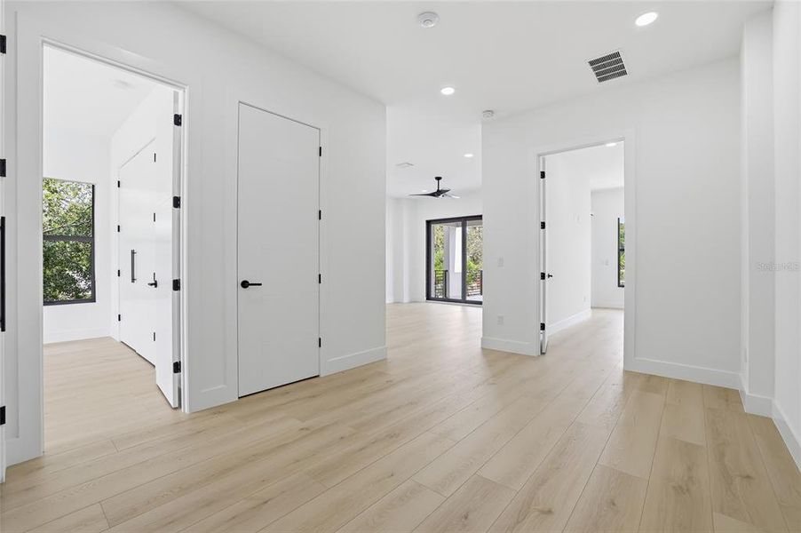 Spacious, unfurnished interior of a new home in , Tampa (Image 61).