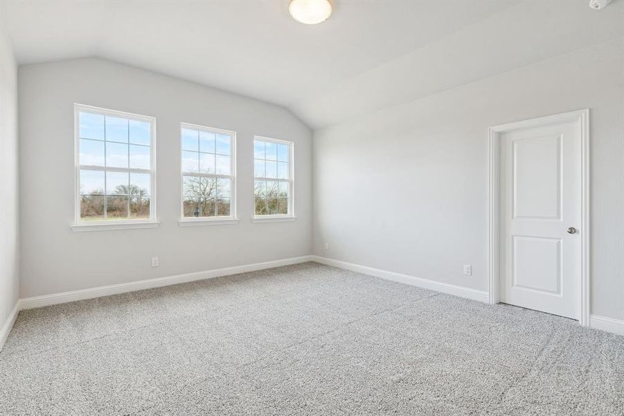 Spacious, unfurnished interior of a new home in Venetian, Weston (Image 14).