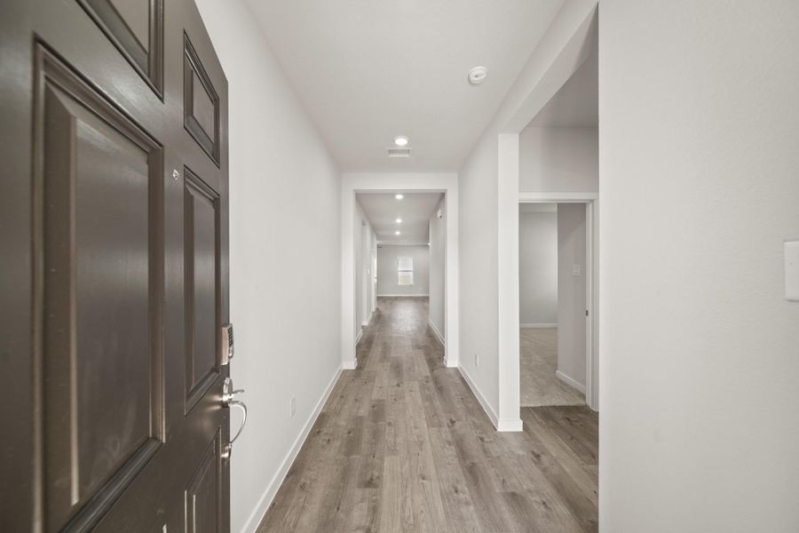 Spacious, unfurnished interior of a new home in Lexington Heights, Willis (Image 15).