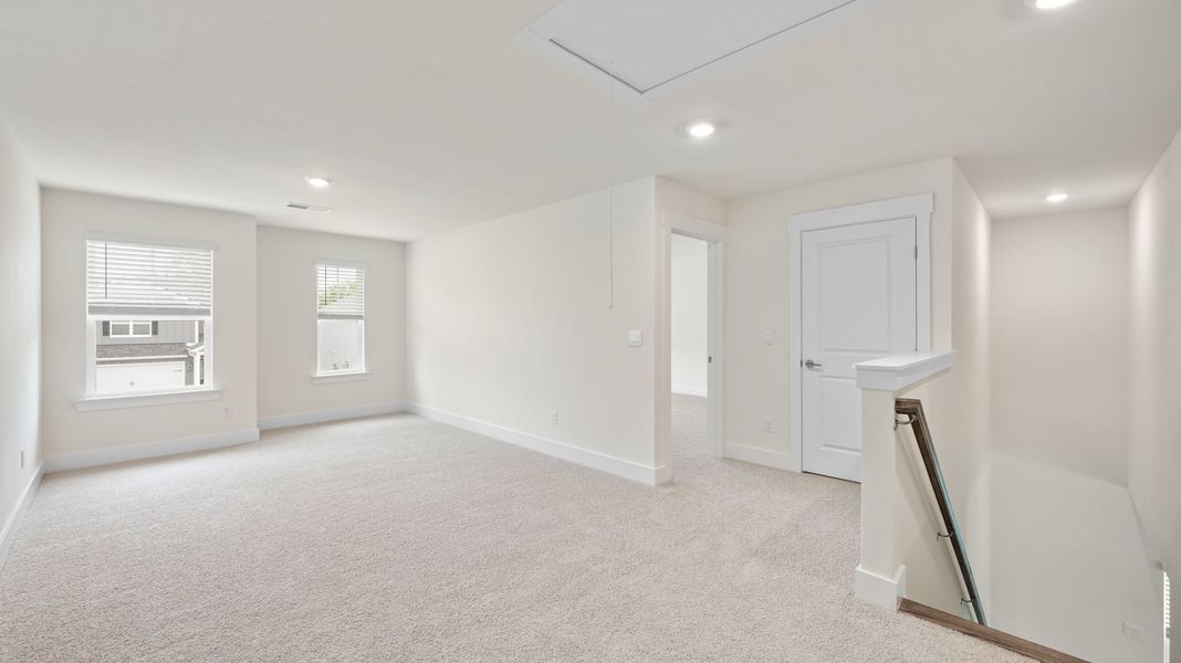 Representative unfurnished interior of a home built from the Hanover by D.R. Horton in Harbor Crest, Ooltewah (Image 20).