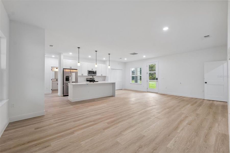 Spacious, unfurnished interior of a new home in , Ocala (Image 21).