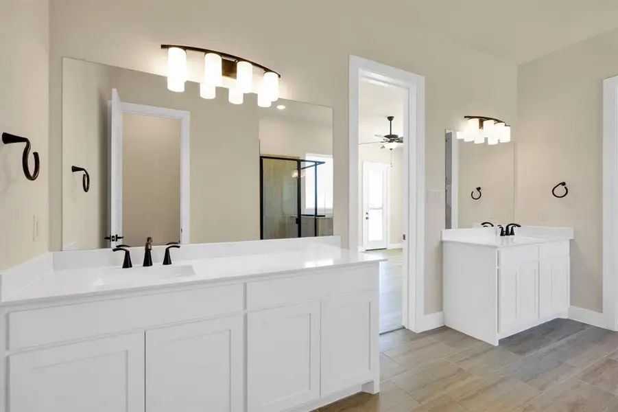 Furnished interior view inside a new home in Springside Estates II, Waxahachie (Image 11). Furnished interior view inside a new home in Springside Estates II, Waxahachie (Image 11).