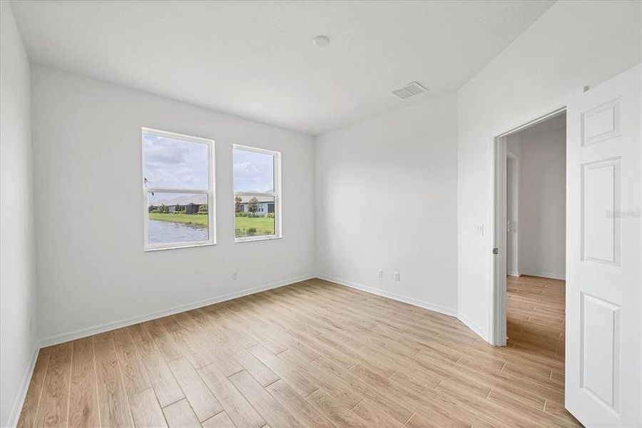 Spacious, unfurnished interior of a new home in Sweetwater at Lakewood Ranch, Bradenton (Image 40).