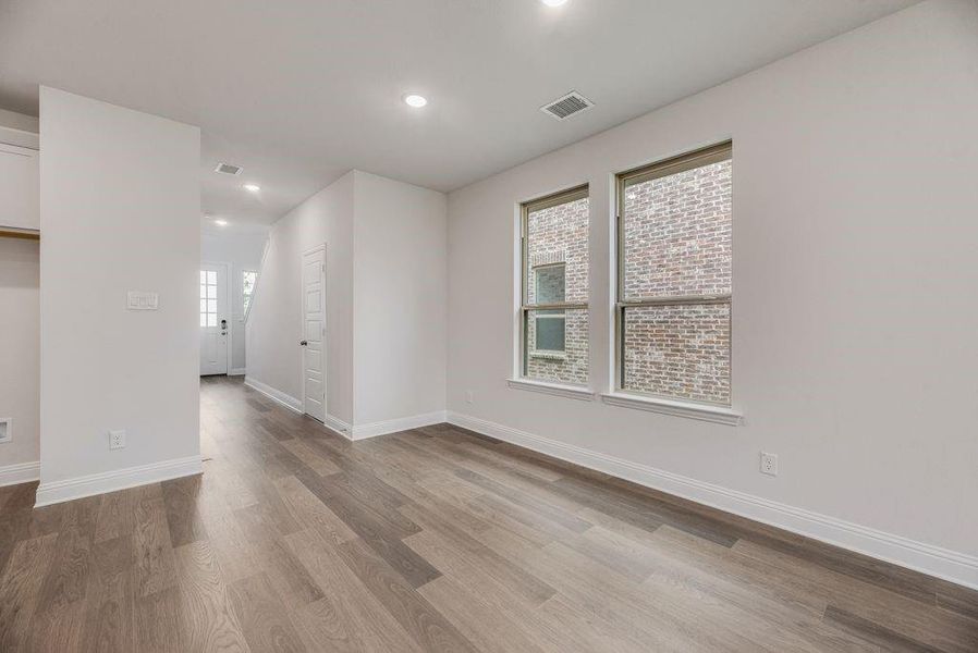 Spacious, unfurnished interior of a new home in Spiritas Ranch, Little Elm (Image 15).