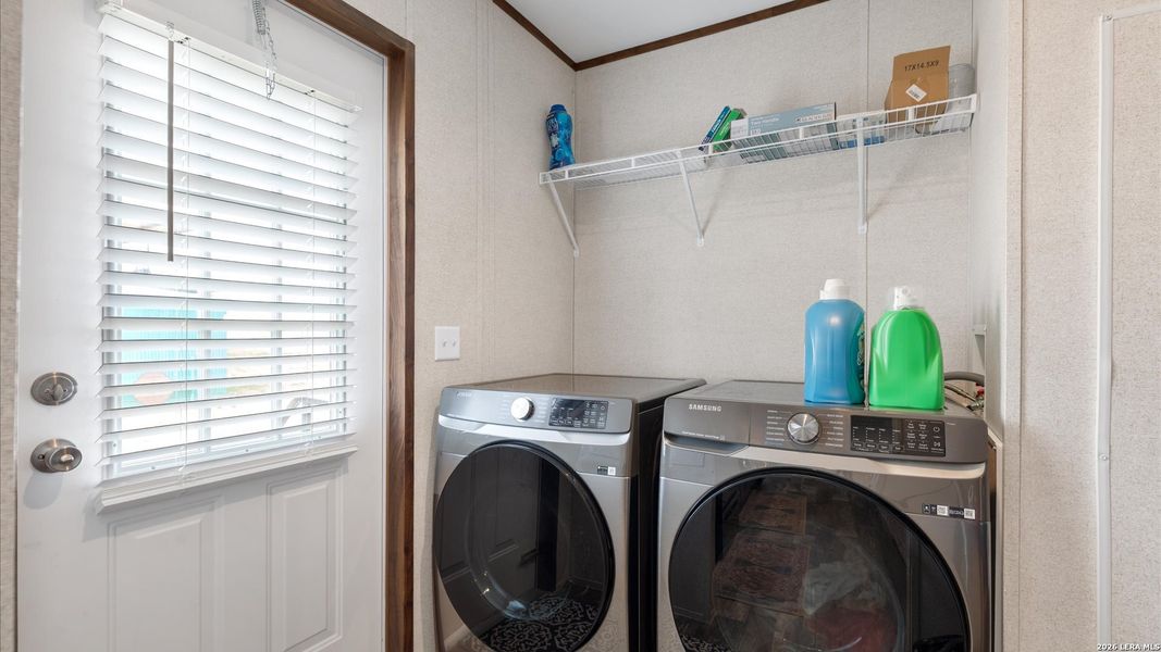 Close-up of interior finishes inside a home in , Jourdanton (Image 18).