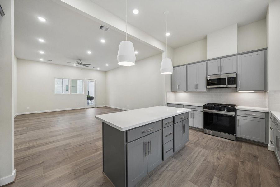 Furnished interior view inside a new home in Palisades Park, Houston (Image 8).