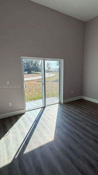 Spacious, unfurnished interior of a new home in , Sebring (Image 45).
