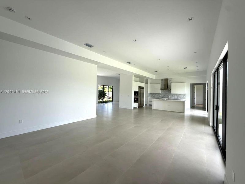Spacious, unfurnished interior of a new home in , Weston (Image 15).