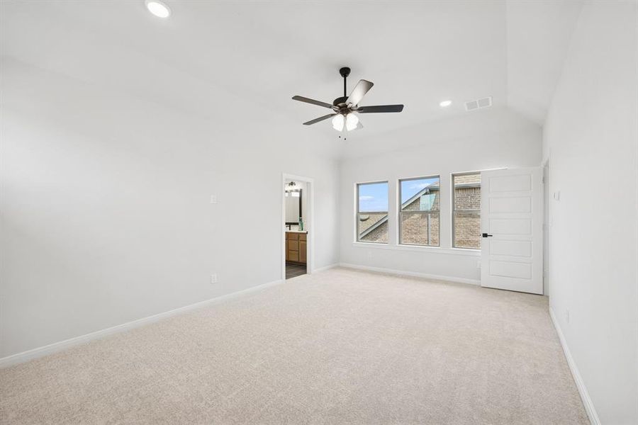 Spacious, unfurnished interior of a new home in Mantua Point Gardens, Van Alstyne (Image 28). Spacious, unfurnished interior of a new home in Mantua Point Gardens, Van Alstyne (Image 28).