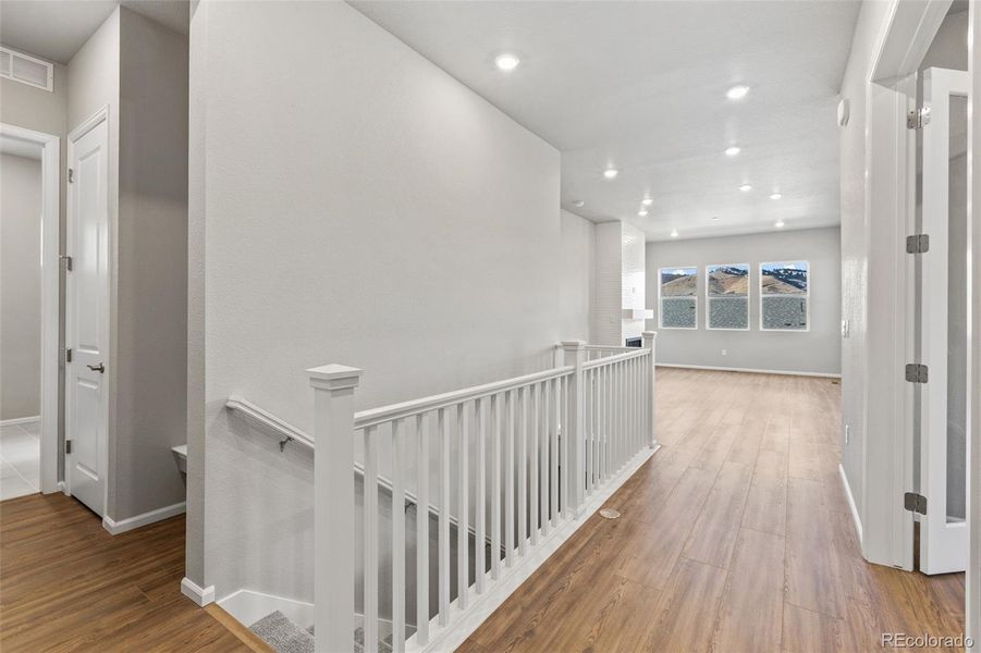 Spacious, unfurnished interior of a new home in , Golden (Image 33).