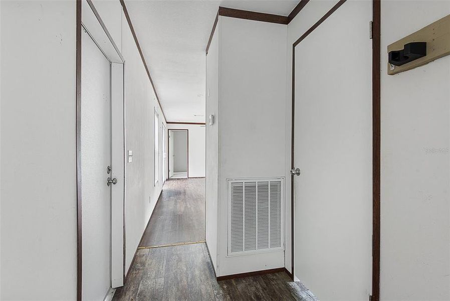 Spacious, unfurnished interior of a new home in , Astor (Image 17).