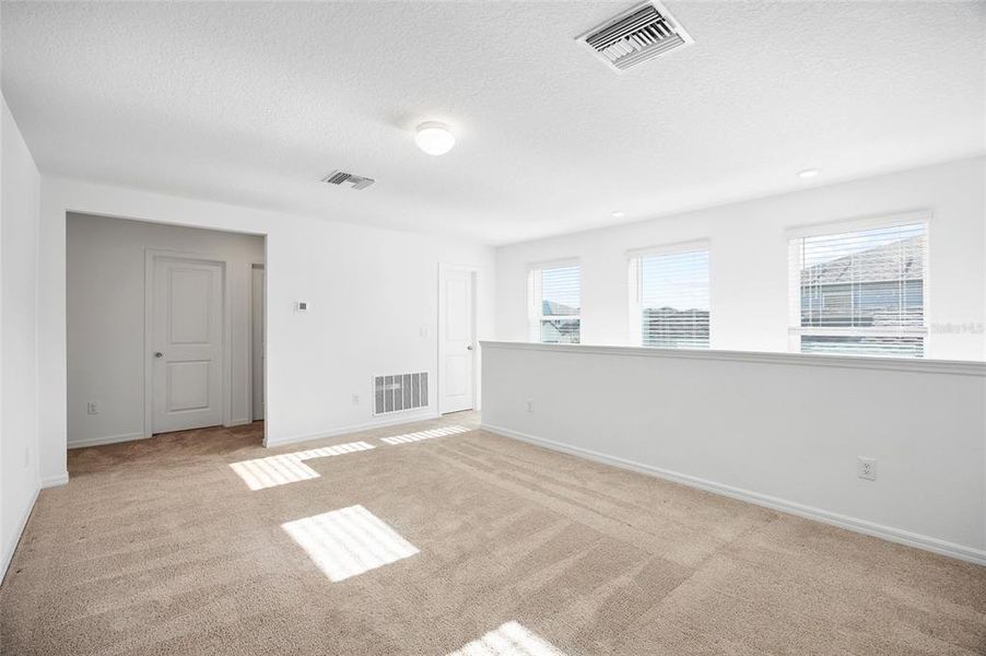 Spacious, unfurnished interior of a new home in , Land O' Lakes (Image 34).