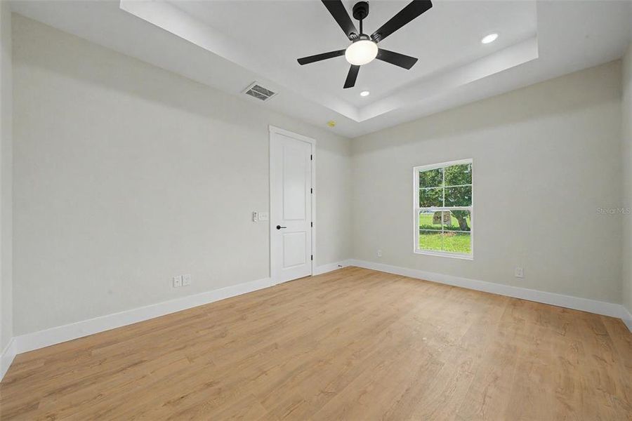 Spacious, unfurnished interior of a new home in , Sebring (Image 41).