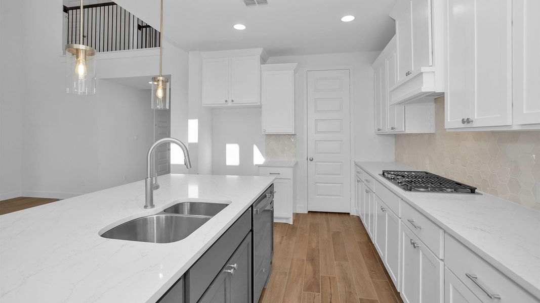 Furnished interior view inside a new home in Valencia, Manvel (Image 8).