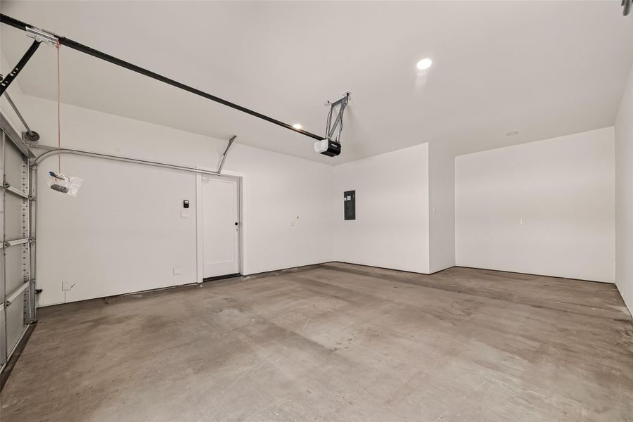 Spacious, unfurnished interior of a new home in , Houston (Image 23).