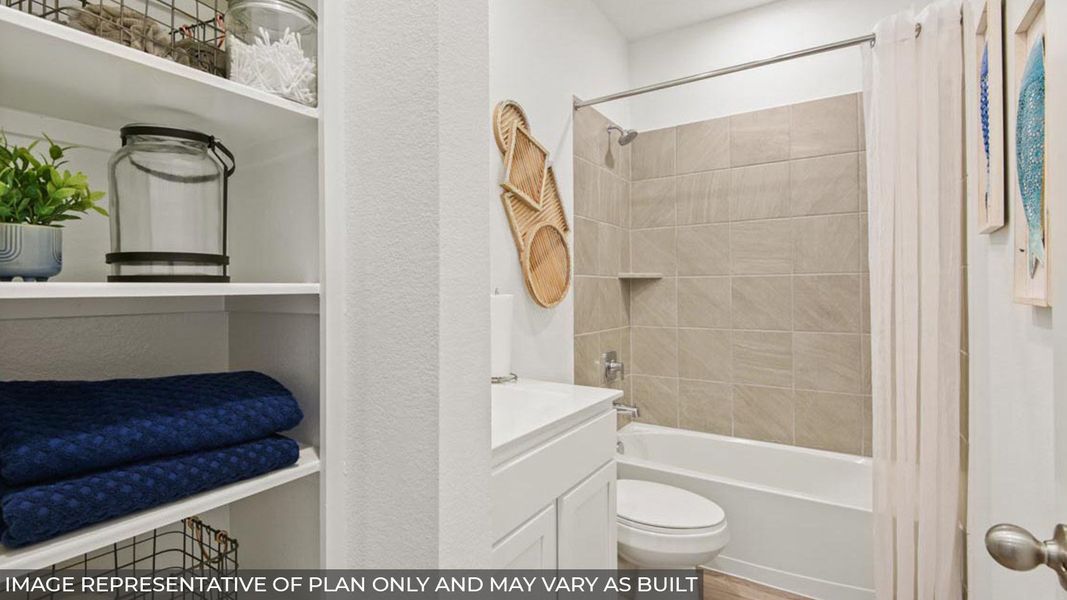 Furnished interior view inside a new home in Silverthorne, Conroe (Image 9).