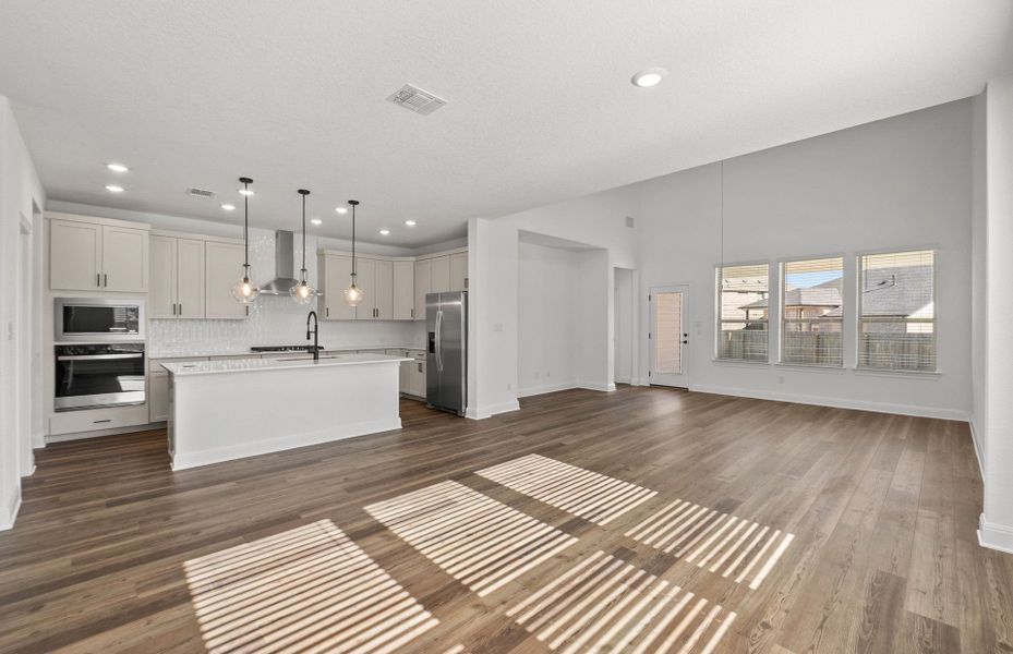 Spacious, unfurnished interior of a new home in Santa Rita Ranch, Liberty Hill (Image 44).