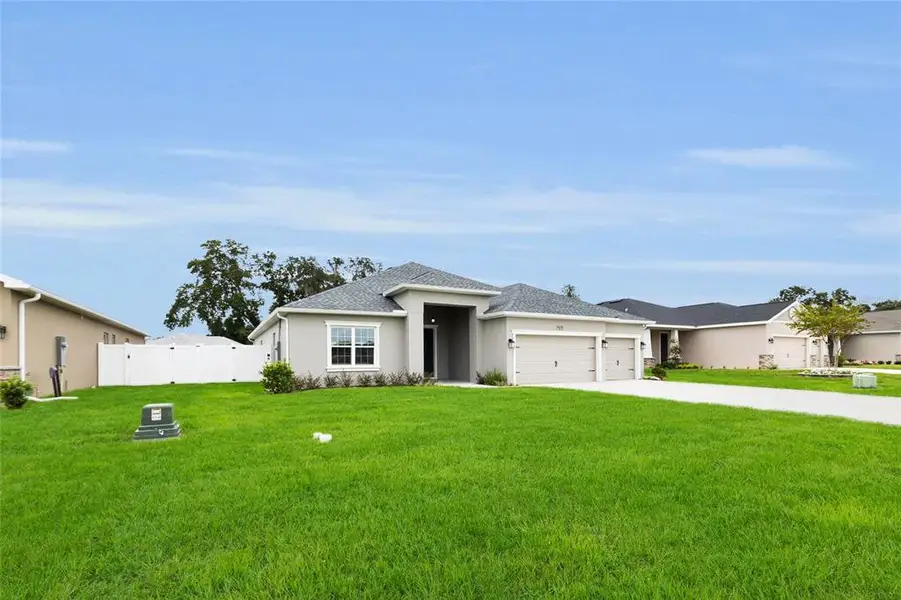 Exterior details and patio area of a home in , Ocala (Image 3).