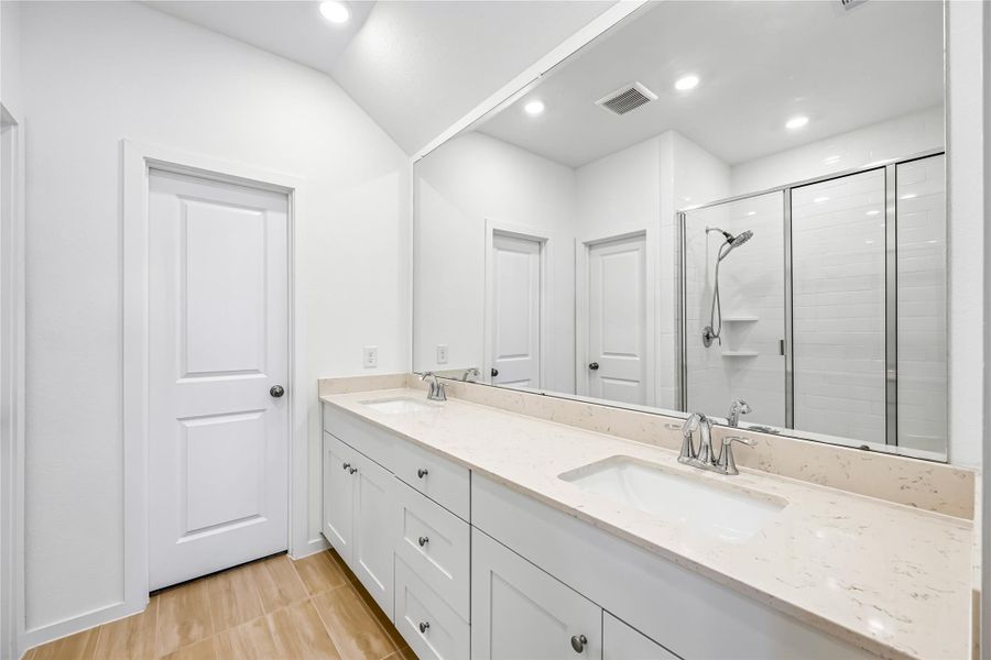 Furnished interior view inside a new home in Lago Mar, Texas City (Image 14).