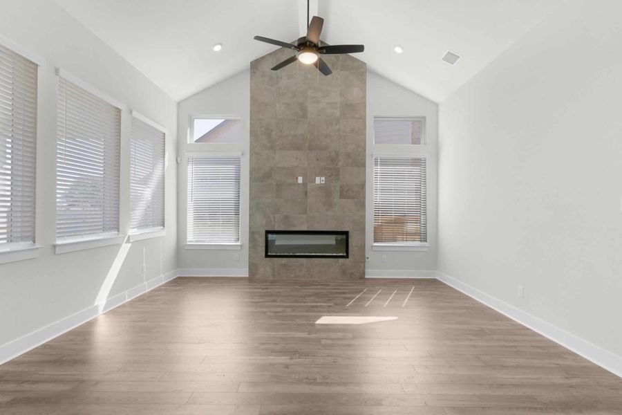 Spacious, unfurnished interior of a new home in Lariat, Liberty Hill (Image 26).