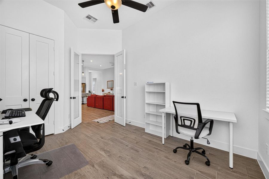 Furnished interior view inside a new home in , Iowa Colony (Image 26).