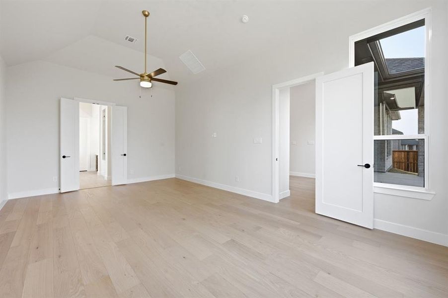 Spacious, unfurnished interior of a new home in Mustang Lakes, Celina (Image 17).