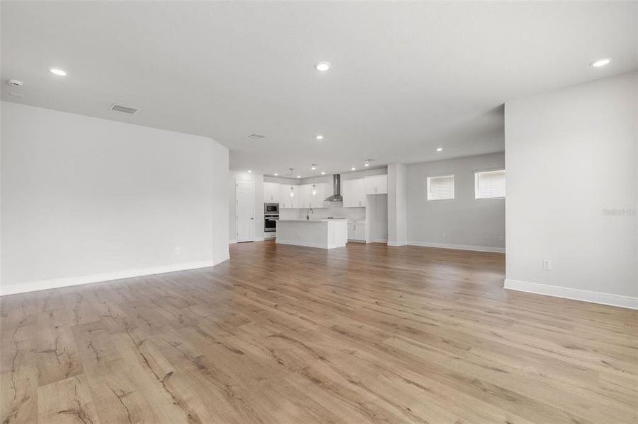 Spacious, unfurnished interior of a new home in Chapel Crossings, Wesley Chapel (Image 29). Spacious, unfurnished interior of a new home in Chapel Crossings, Wesley Chapel (Image 29).