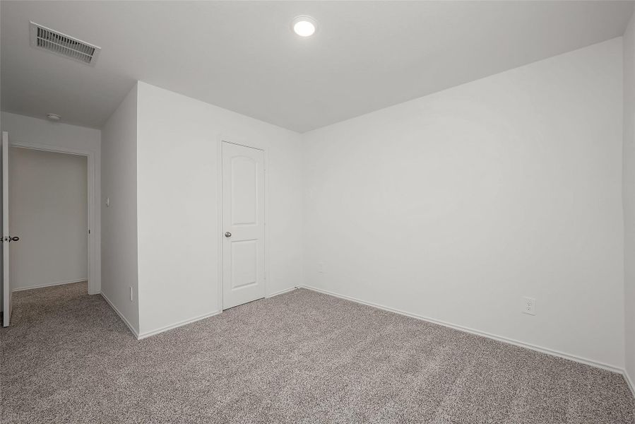 Spacious, unfurnished interior of a new home in Breckenridge Forest, Spring (Image 41).