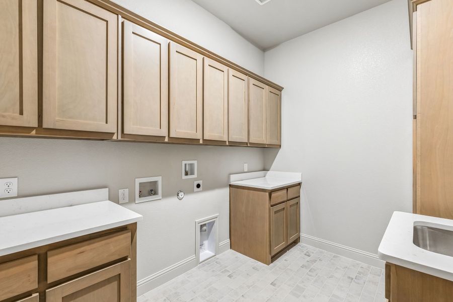 Representative furnished interior of a home built from the Brazos by Sandlin Homes in Bluffs at Northpointe, Fort Worth (Image 12).