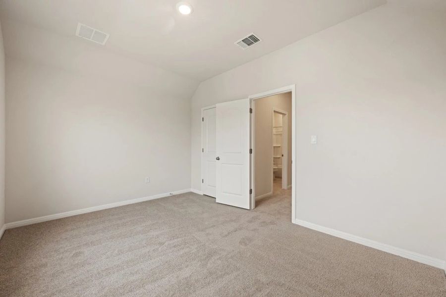 Spacious, unfurnished interior of a new home in Covered Bridge, Hutto (Image 29).