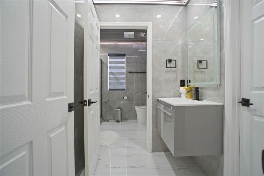 Furnished interior view inside a new home in Storey Creek, Kissimmee (Image 5).