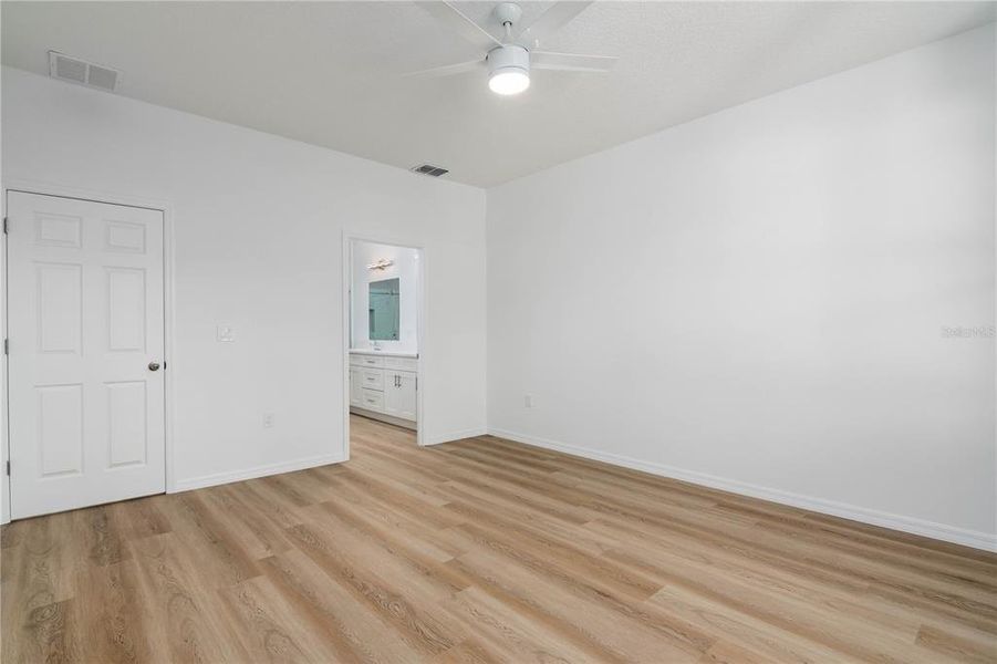 Spacious, unfurnished interior of a new home in , Palm Bay (Image 24).