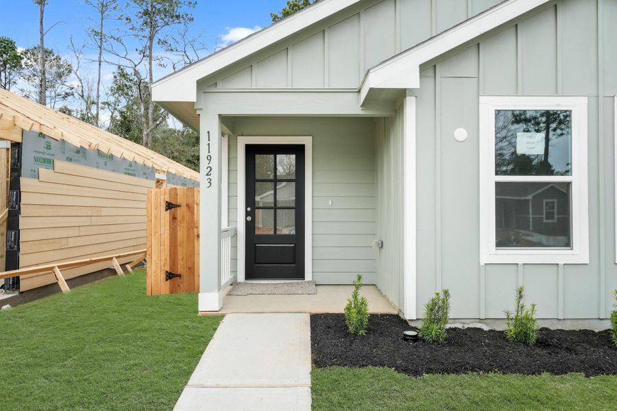 Exterior details and patio area of a home in William Trails, Willis (Image 3).