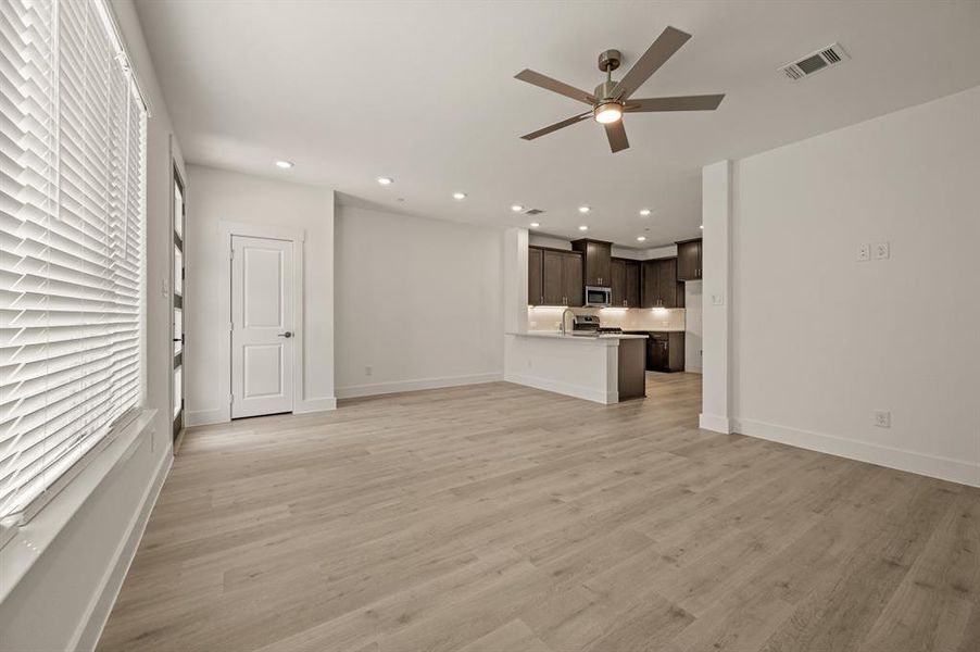 2544 Campden Mews-006
