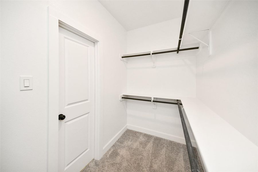 Spacious, unfurnished interior of a new home in , Hempstead (Image 21).