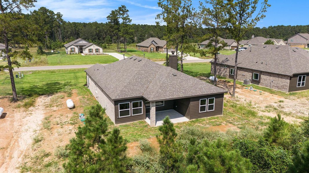 Exterior details and patio area of a home in Deer Pines, Conroe (Image 25).