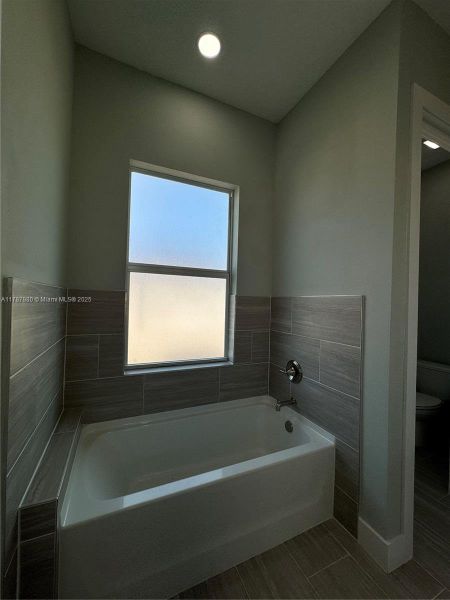 Spacious, unfurnished interior of a new home in , Labelle (Image 8).