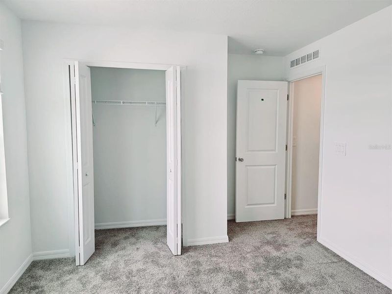 Spacious, unfurnished interior of a new home in Peace Creek Reserve, Winter Haven (Image 9).
