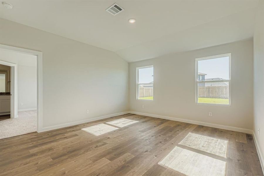 Spacious, unfurnished interior of a new home in Middlefield Village, Dallas (Image 12). Spacious, unfurnished interior of a new home in Middlefield Village, Dallas (Image 12).