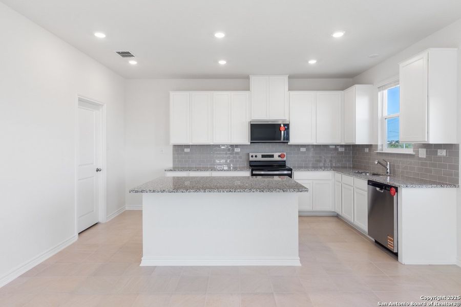 Furnished interior view inside a new home in Knox Ridge, Converse (Image 5). Furnished interior view inside a new home in Knox Ridge, Converse (Image 5).