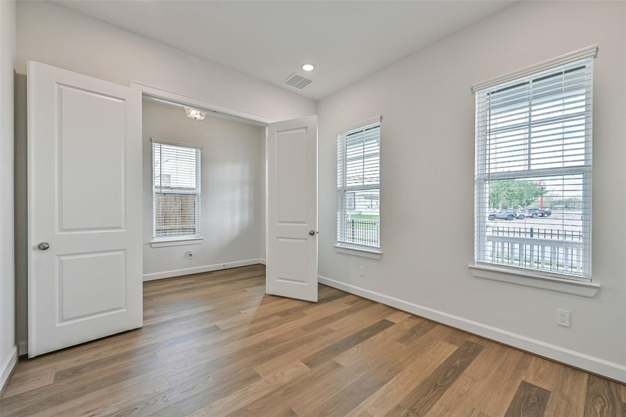 Spacious, unfurnished interior of a new home in Pearland Old Townsite, Pearland (Image 21). Spacious, unfurnished interior of a new home in Pearland Old Townsite, Pearland (Image 21).