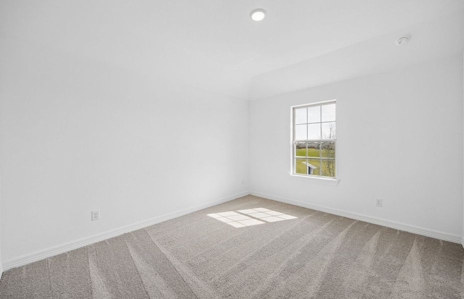 Spacious, unfurnished interior of a new home in Lago Mar, Texas City (Image 21).