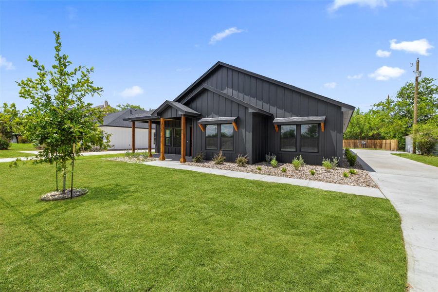 Front exterior of a new home in , Taylor, TX, highlighting curb appeal (Image 21). Front exterior of a new home in , Taylor, TX, highlighting curb appeal (Image 21).