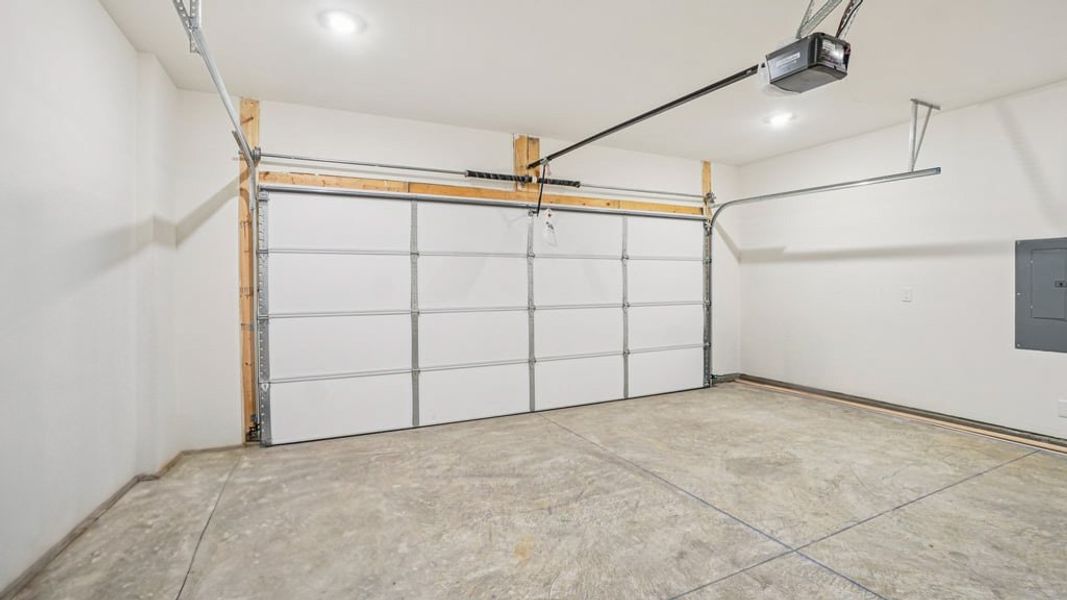 Spacious, unfurnished interior of a new home in The Hideaway at Fox Meadows, Bluff City (Image 19).