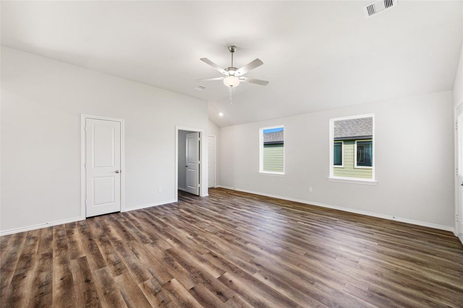 Spacious, unfurnished interior of a new home in , Splendora (Image 23).