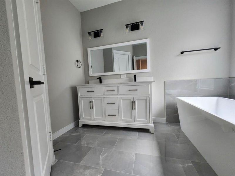 Furnished interior view inside a new home in 420 Benbrook, Houston (Image 10). Furnished interior view inside a new home in 420 Benbrook, Houston (Image 10).