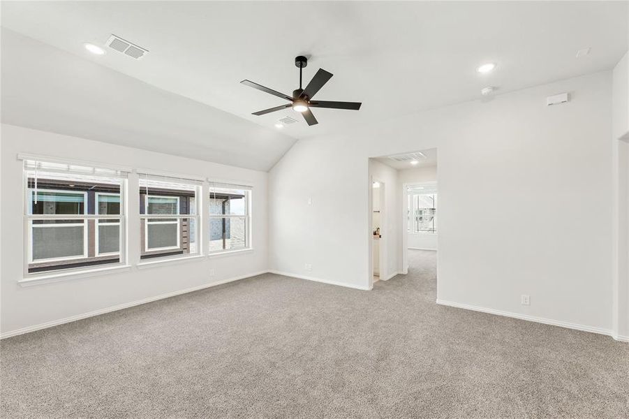 Spacious, unfurnished interior of a new home in Chaparral Park, Oak Point (Image 29). Spacious, unfurnished interior of a new home in Chaparral Park, Oak Point (Image 29).