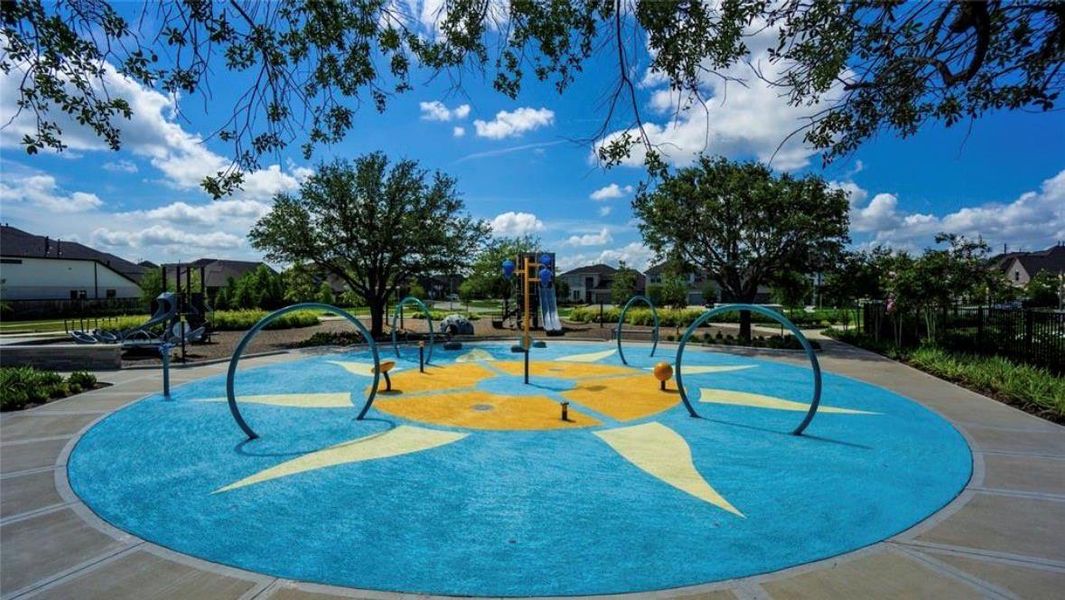 Community amenities in Candela, Richmond (Image 22).